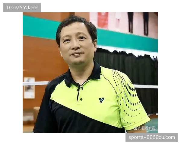 杨千霖这日常跟赛场两副脸，看他穿西装我差点没认出来