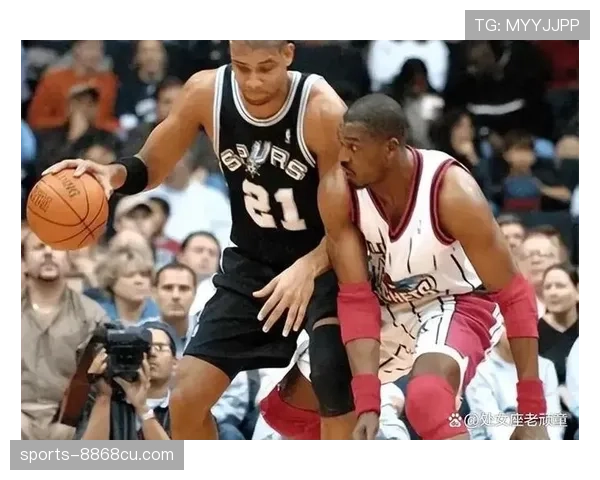 奥拉朱旺背身单打效率领先穆托姆博展现内线统治力